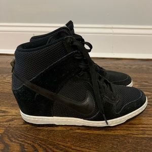 Nike Dino Sky Hi Essential black sneaker